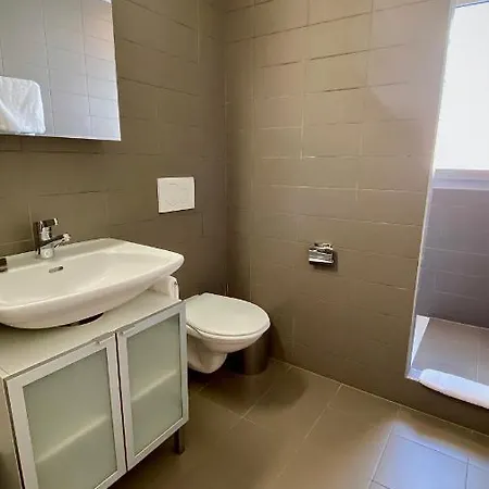 Montchoisi, Elegant, Modern, Impeccably Furnished *